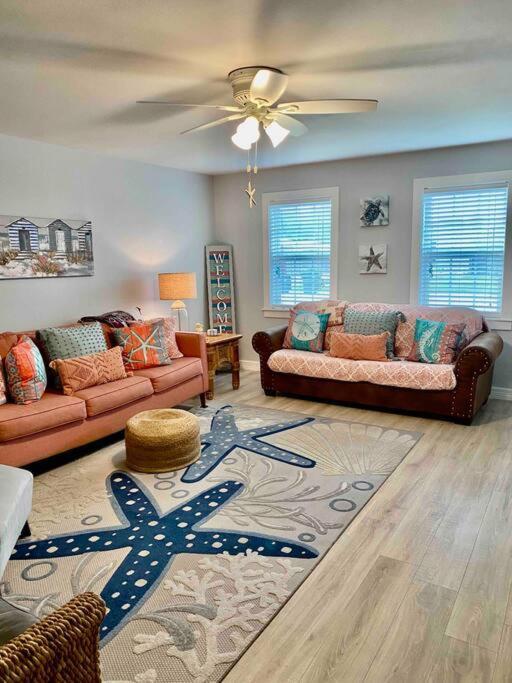 Beach Blanket Bungalow - A Wonderful Townhome Near The Beach Galveston Exterior photo