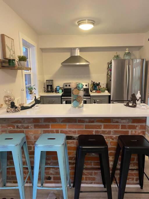 Beach Blanket Bungalow - A Wonderful Townhome Near The Beach Galveston Exterior photo
