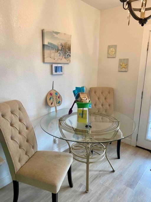 Beach Blanket Bungalow - A Wonderful Townhome Near The Beach Galveston Exterior photo