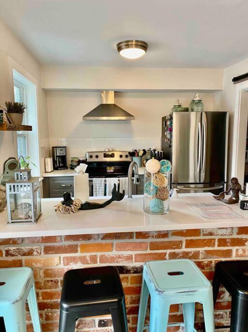 Beach Blanket Bungalow - A Wonderful Townhome Near The Beach Galveston Exterior photo